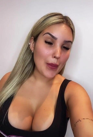 2. Alannis Proença Demonstrates Sweet Cleavage