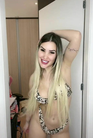 5. Sexy Alannis Proença Shows Cleavage in Leopard Bikini