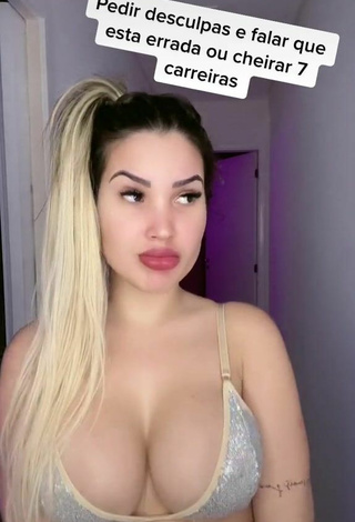 Sexy Alannis Proença Shows Cleavage in Bra