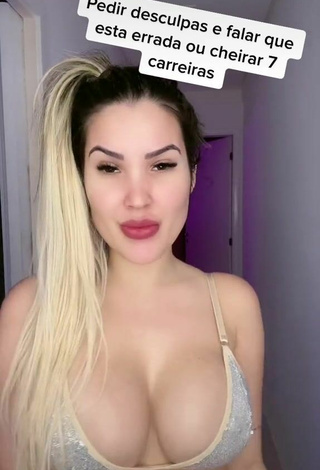 3. Sexy Alannis Proença Shows Cleavage in Bra