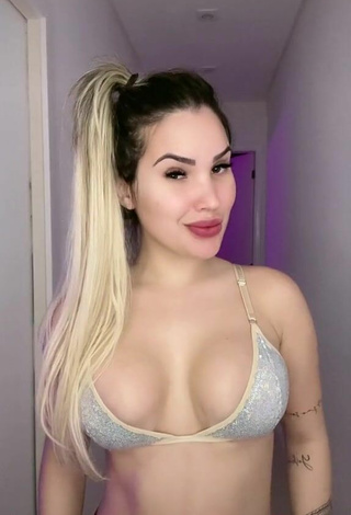 5. Hottie Alannis Proença Shows Cleavage in Bra and Bouncing Boobs