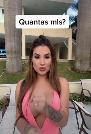 3. Sexy Alannis Proença Shows Cleavage in Pink Swimsuit (Side Boob)