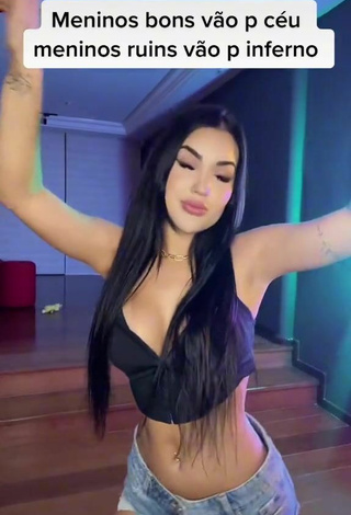 2. Attractive Alannis Proença Shows Cleavage in Black Crop Top and Bouncing Tits