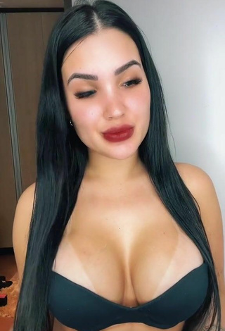 5. Titillating Alannis Proença Shows Cleavage in Black Bra