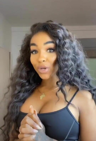 Luscious Alicia Awa Shows Cleavage in Crop Top