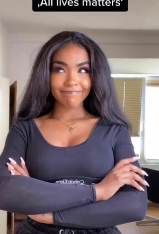 Sexy Alicia Awa Shows Cleavage in Crop Top