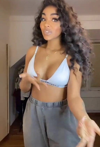 Titillating Alicia Awa Shows Cleavage in Bra