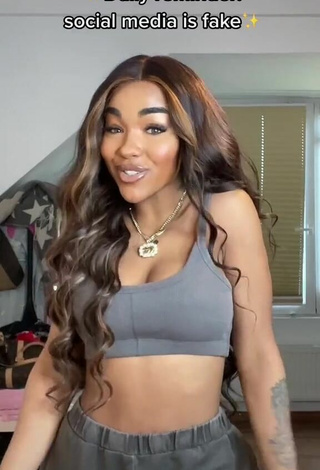 Titillating Alicia Awa Shows Cleavage in Grey Crop Top