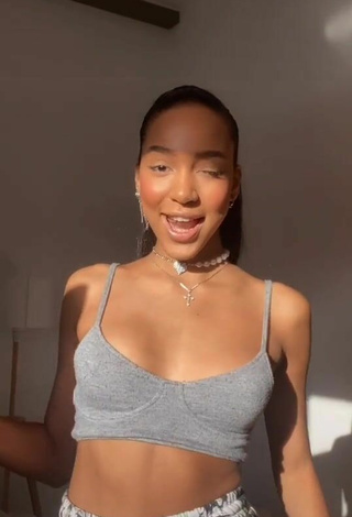 2. Sexy Alisha Kone Shows Cleavage in Grey Crop Top and Bouncing Boobs