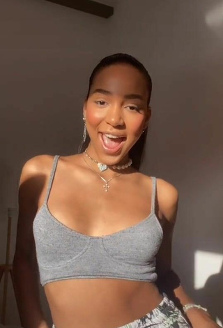 3. Sexy Alisha Kone Shows Cleavage in Grey Crop Top and Bouncing Boobs