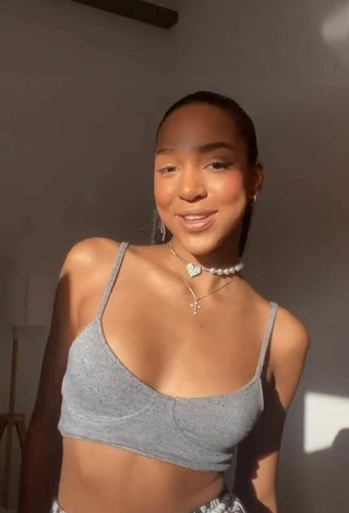 6. Sexy Alisha Kone Shows Cleavage in Grey Crop Top and Bouncing Boobs