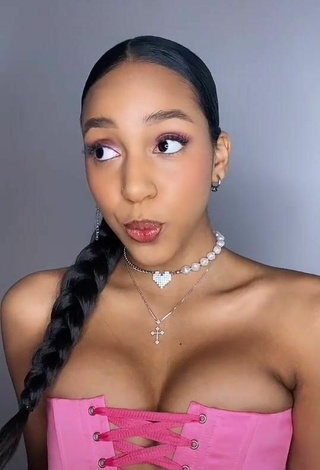 3. Beautiful Alisha Kone Shows Cleavage (Side Boob)