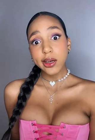 6. Beautiful Alisha Kone Shows Cleavage (Side Boob)