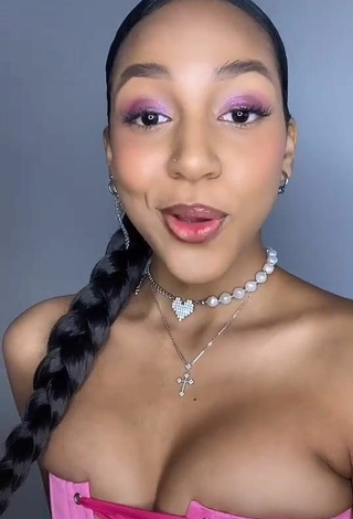 Sweet Alisha Kone Shows Cleavage (Side Boob)