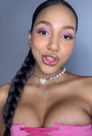 4. Sweet Alisha Kone Shows Cleavage (Side Boob)