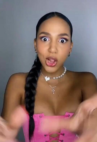 Sexy Alisha Kone Shows Cleavage (Side Boob)