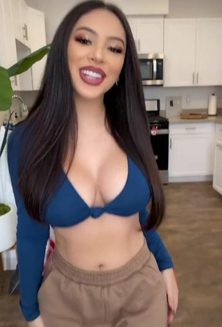 2. Sexy Alondra Ortiz Shows Cleavage in Crop Top