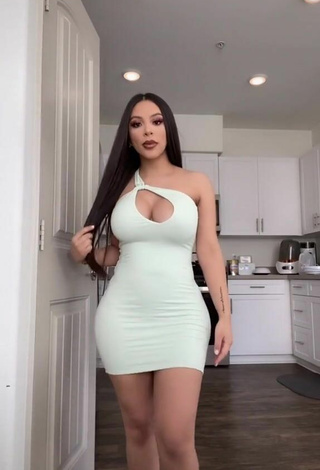 6. Sexy Alondra Ortiz Shows Cleavage