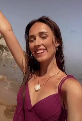 4. Sultry Andra Gogan Shows Cleavage at the Beach