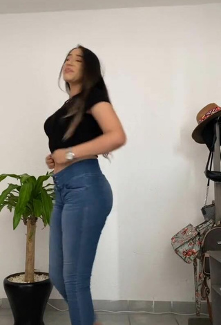 Pretty Andrea Magallanes Shows Butt