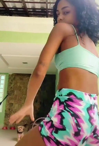 Sexy Angel Oficial in Light Green Crop Top while Twerking