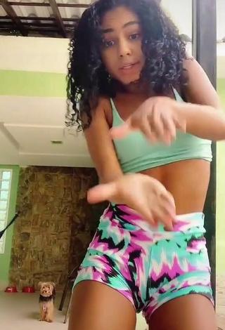 3. Sexy Angel Oficial in Light Green Crop Top while Twerking