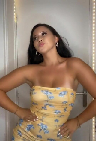 Dazzling Anissa Shows Cleavage