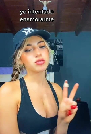 2. Sexy Ariadna Leyes Shows Cleavage in Sport Bra