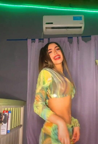 2. Sweetie Ariadna Leyes Shows Cleavage in Crop Top