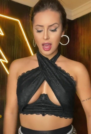 2. Amazing Bianca Jesuino Shows Cleavage in Hot Black Bra (Side Boob)