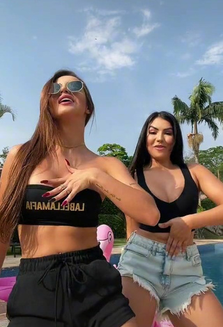 2. Sexy Bianca Jesuino Shows Cleavage in Tube Top