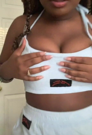 5. Sultry Chakira Clark Shows Cleavage in Crop Top