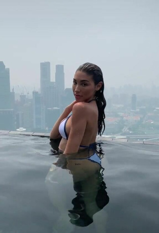 Luscious Chantel Jeffries Shows Cleavage in Bikini Top at the Swimming Pool (Side Boob)