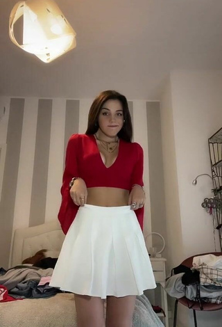 Sexy Clarissa Rotelli Shows Cleavage in Red Crop Top