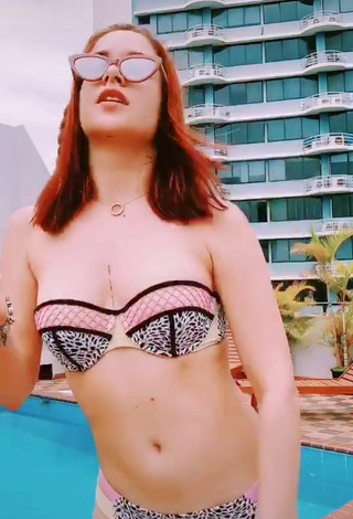 3. Hottie Estephani Shows Cleavage in Bikini