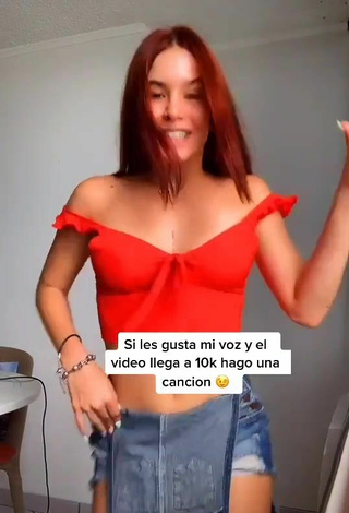 Hot Estephani Shows Cleavage in Orange Crop Top