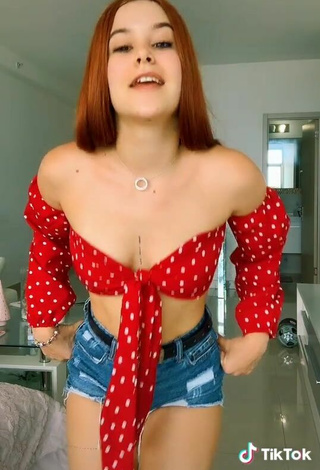 4. Sultry Estephani Shows Cleavage in Polka Dot Crop Top