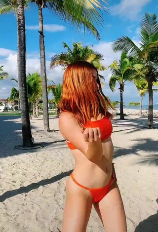 5. Sweetie Estephani Shows Butt at the Beach