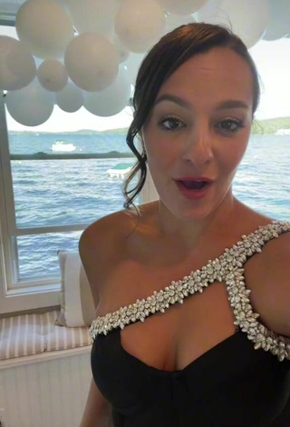 Sexy Deanna Giulietti Shows Cleavage