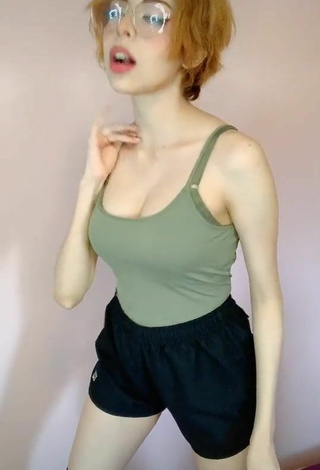 5. Amazing Didi Shows Cleavage in Hot Olive Top