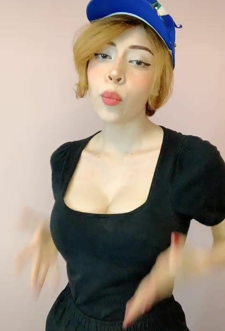 4. Erotic Didi Shows Cleavage in Black Top