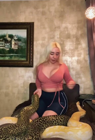 Luscious Donna Shows Cleavage in Peach Crop Top