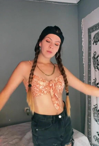 2. Luscious Esther Martinez Shows Cleavage in Crop Top