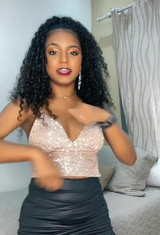 2. Luscious Radija Pereira Shows Cleavage in Crop Top