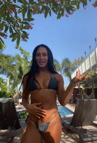 3. Alluring Gabi Butler Shows Cleavage in Erotic Bikini