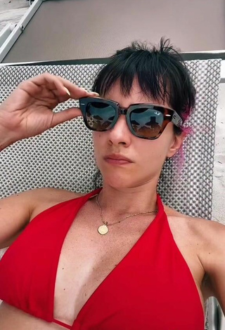 6. Sexy Giulia Penna Shows Cleavage in Red Bikini Top