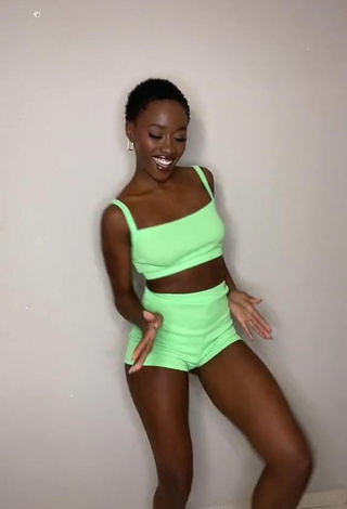 5. Sultry Mirella Qualha Shows Cleavage in Light Green Crop Top