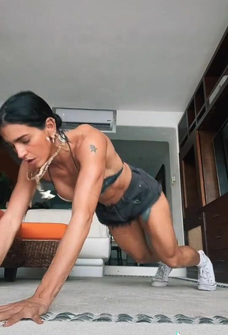 4. Sultry Bárbara de Regil in Grey Bikini Top while doing Fitness Exercises