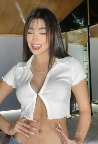 2. Sweetie Brianda Deyanara Moreno Guerrero Shows Cleavage in White Crop Top