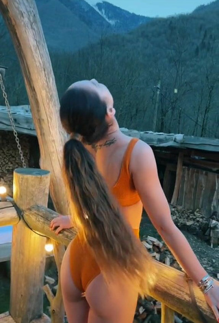 3. Sultry Olga Buzova Shows Butt